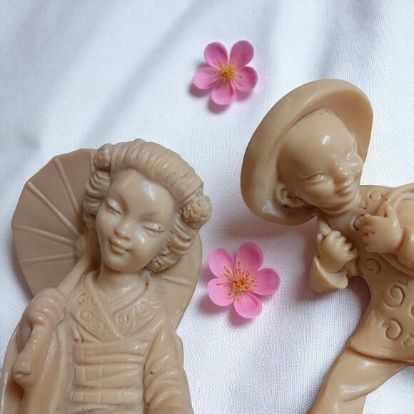 Vintage Faux Ivory Asian Figurines Set – Geisha & Farmer Resin Decor 4" 1980's - Picture 10 of 10
